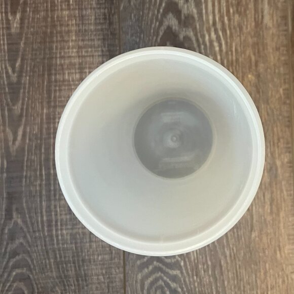 Tupperware Juice Container with Lid - Picture 5 of 11